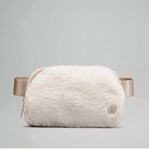 Lululemon Athletica Everywhere Winter White Fleece Belt Bag